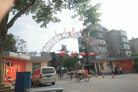 首付12万入住城东两室土转已交证满二过户费低精装修随时看房